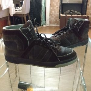 Lv sneakers. Suede joints. Towers